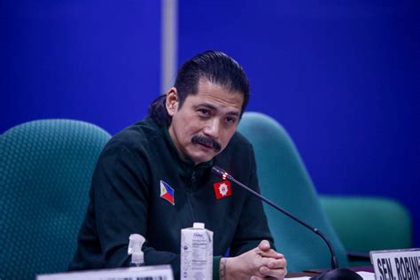 'Ako mismo hindi tatakbo': Padilla reiterates seriousness in anti .